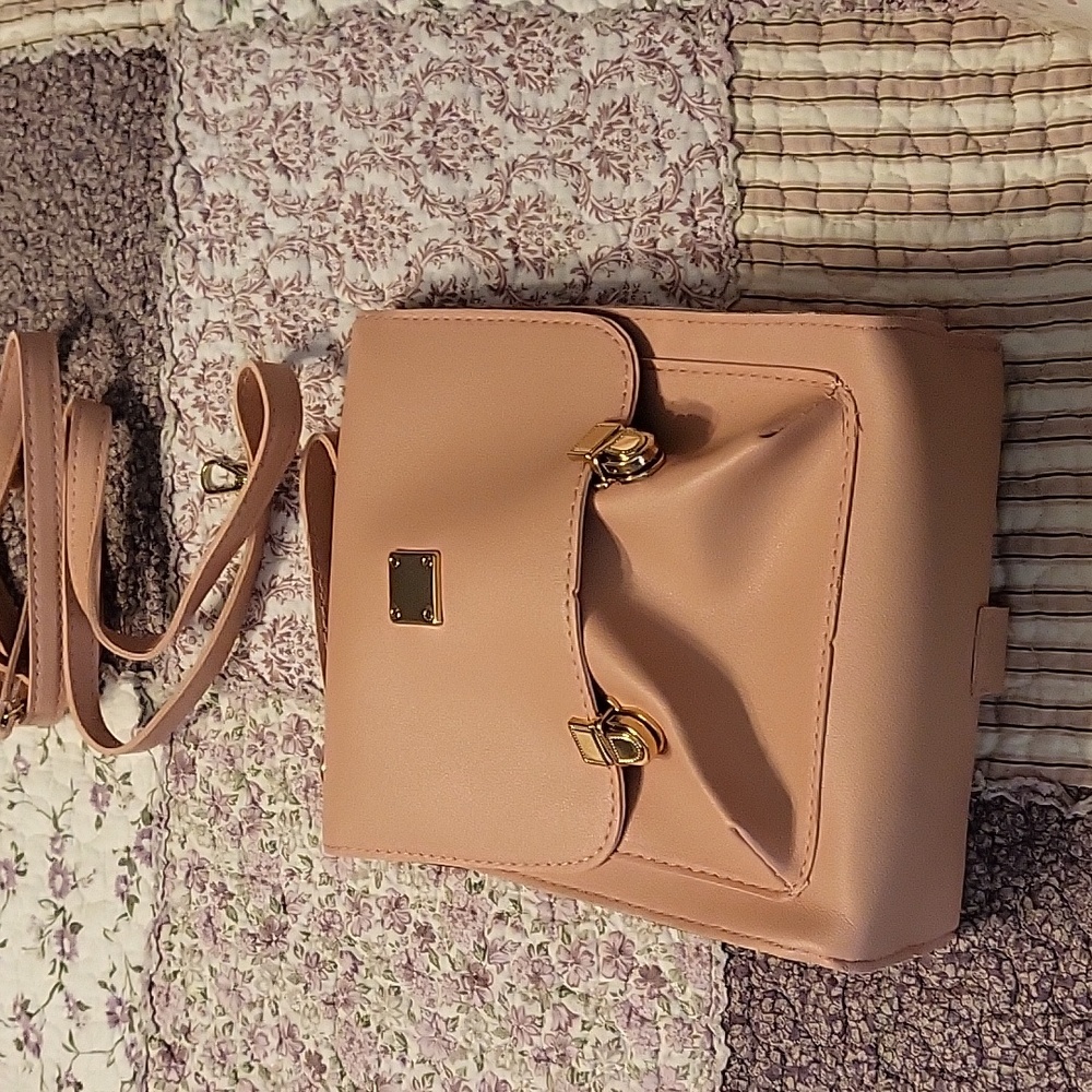 Boutique Purse Comes with a Strap